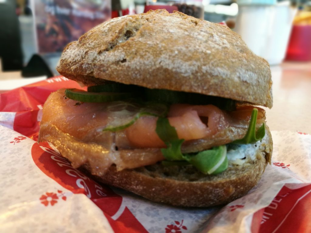 Panino al salmone, food market di Torvehallerne