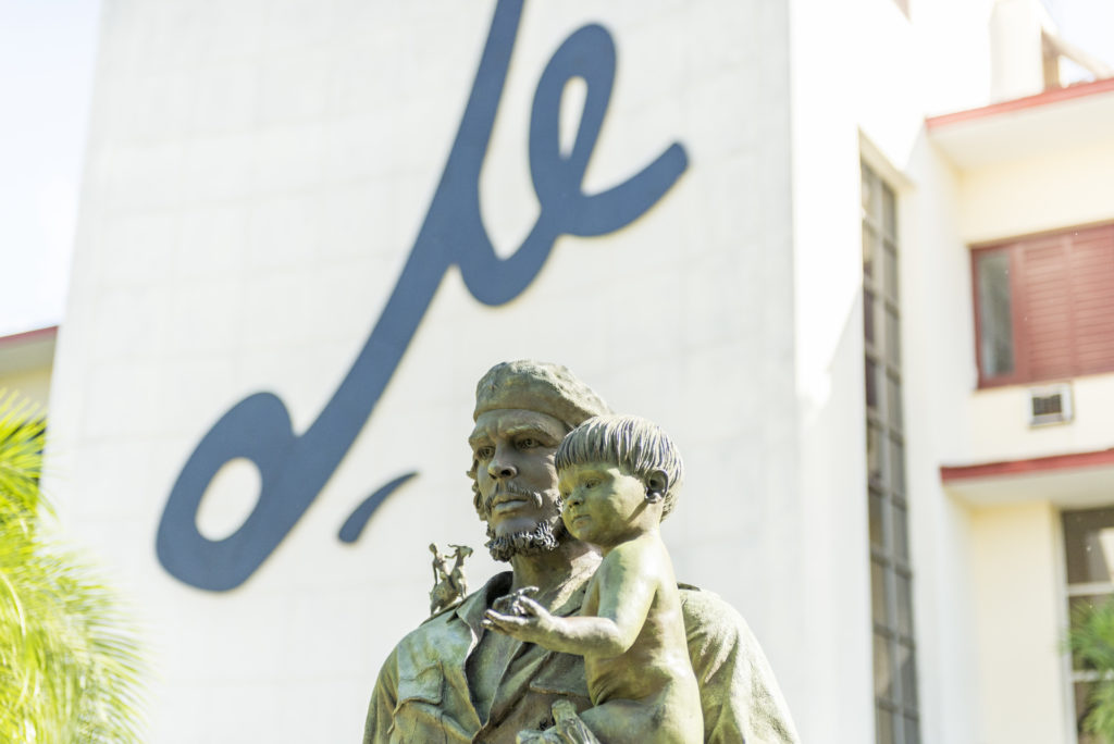 Statua del Che e del bambino, Santa Clara