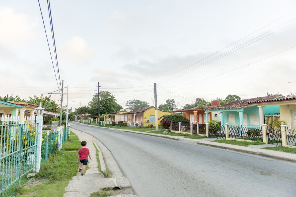 Le case colorate e le strade poco trafficate di Viñales